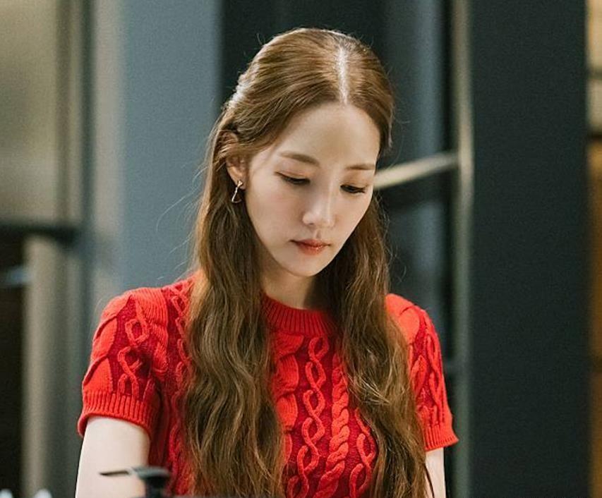 韩剧整容女明星_朴敏英整容史_朴敏英财阀男友