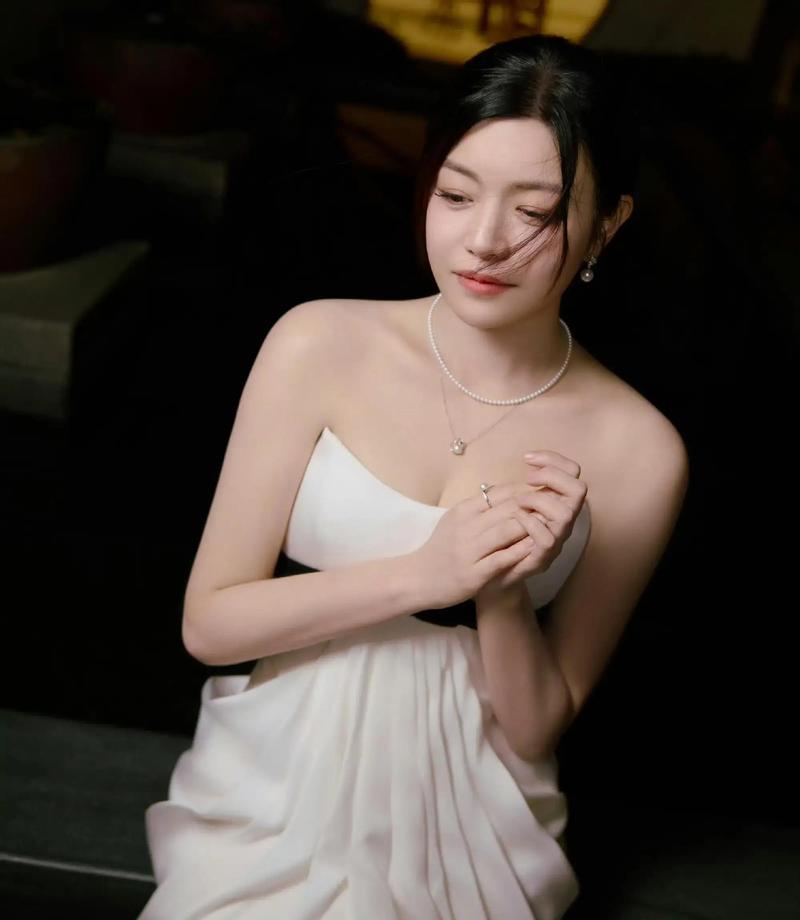 曝光明星照片女裸妆视频_女明星裸妆的照片曝光_曝光明星照片女裸妆图